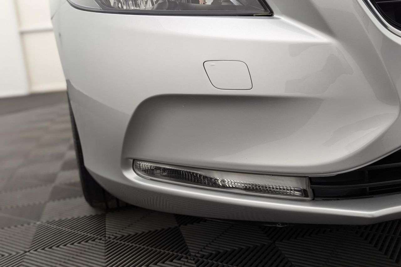 2015 VOLVO V40 2015 VOLVO V40