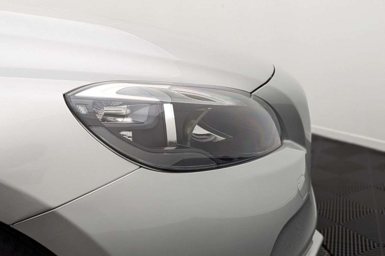 2015 VOLVO V40 2015 VOLVO V40