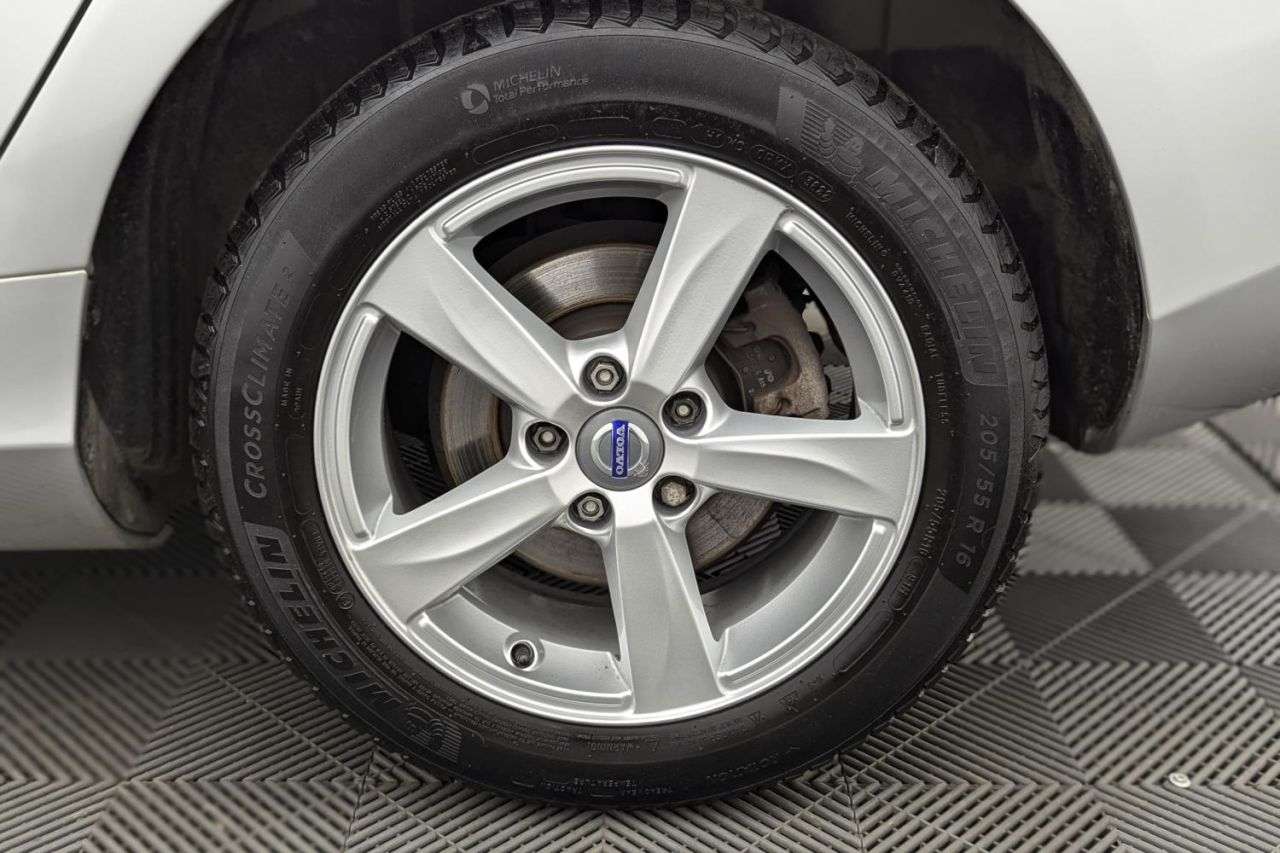 2015 VOLVO V40 2015 VOLVO V40