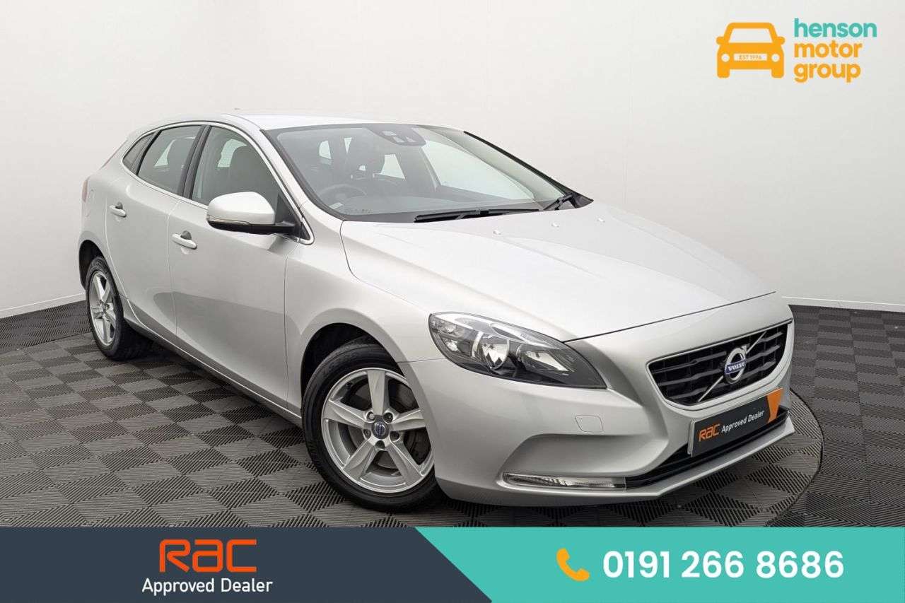 2015 VOLVO V40 2015 VOLVO V40