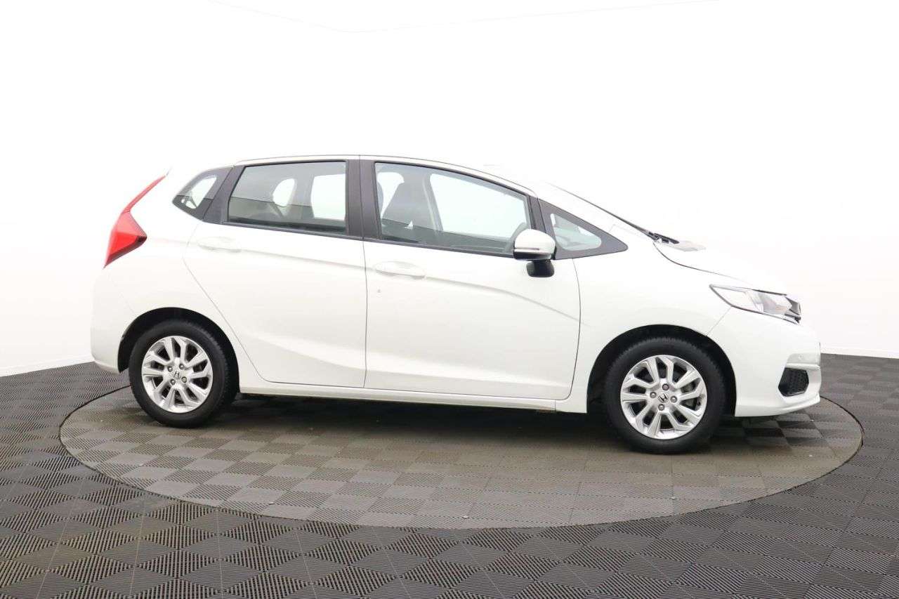 A 2019 HONDA JAZZ 1.3 i-VTEC SE Hatchback 5dr Petrol CVT Euro 6 (s/s) (102 ps) Award Winning A 2019 HONDA JAZZ 1.3 i-VTEC SE Hatchback 5dr Petrol CVT Euro 6 (s/s) (102 ps) Award Winning