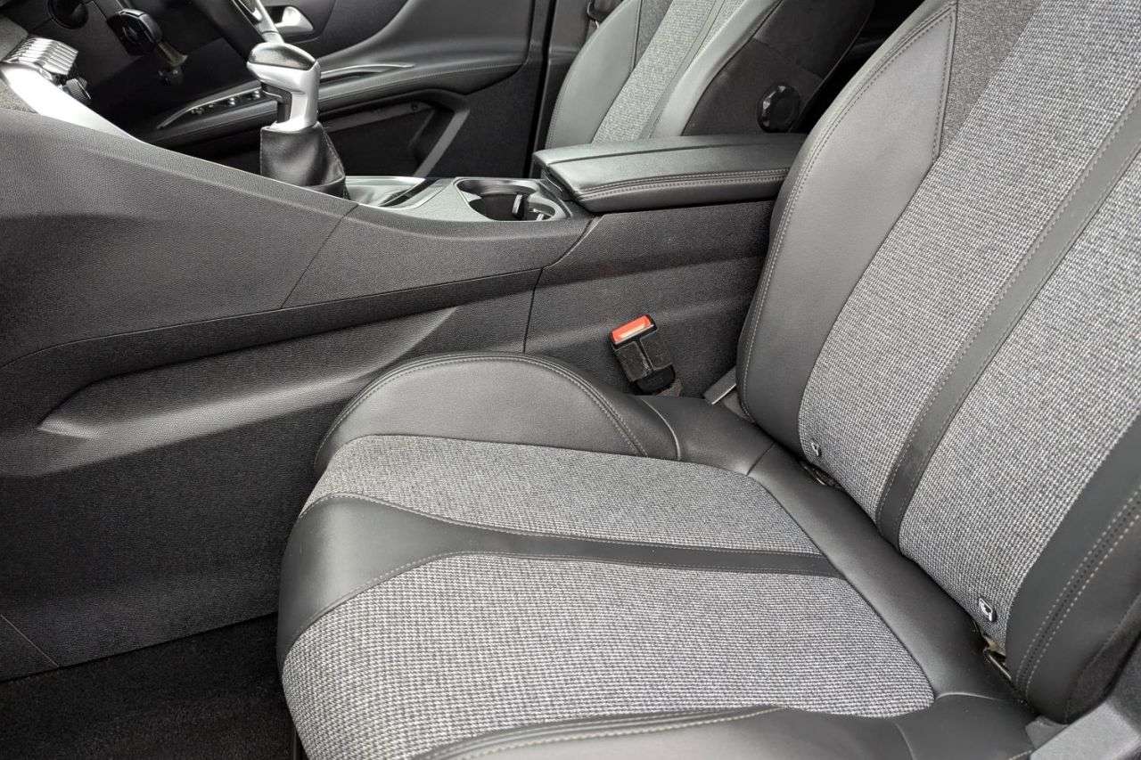 2020 PEUGEOT 3008 2020 PEUGEOT 3008