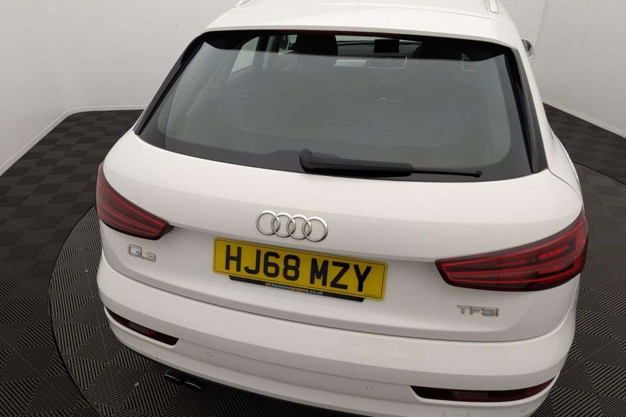 null AUDI Q3 null AUDI Q3