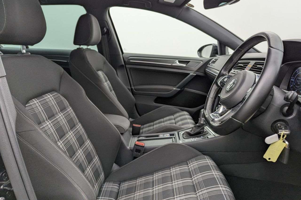 A 2017 VOLKSWAGEN GOLF 2.0 TDI GTD Hatchback 5dr Diesel DSG Euro 6 (s/s) (184 ps) Award Winning 5 A 2017 VOLKSWAGEN GOLF 2.0 TDI GTD Hatchback 5dr Diesel DSG Euro 6 (s/s) (184 ps) Award Winning 5