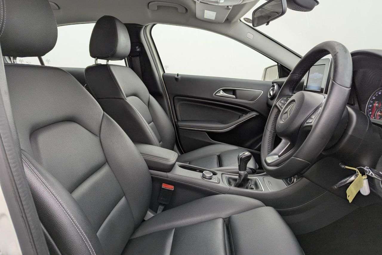 A 2016 MERCEDES-BENZ A-CLASS 1.6 A180 SE Hatchback 5dr Petrol Manual Euro 6 (s/s) (122 ps) Award Winning A 2016 MERCEDES-BENZ A-CLASS 1.6 A180 SE Hatchback 5dr Petrol Manual Euro 6 (s/s) (122 ps) Award Winning