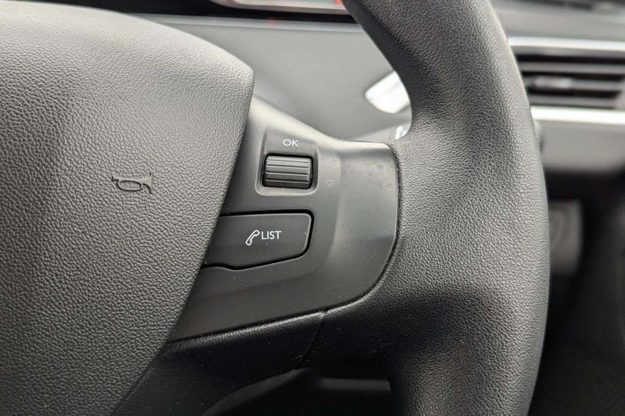 2012 PEUGEOT 208 2012 PEUGEOT 208