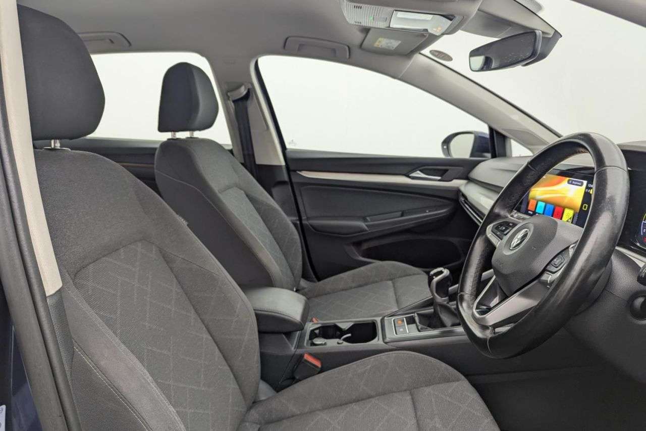 A 2022 VOLKSWAGEN GOLF 1.5 TSI Life Hatchback 5dr Petrol Manual Euro 6 (s/s) (150 ps) Award Winnin A 2022 VOLKSWAGEN GOLF 1.5 TSI Life Hatchback 5dr Petrol Manual Euro 6 (s/s) (150 ps) Award Winnin