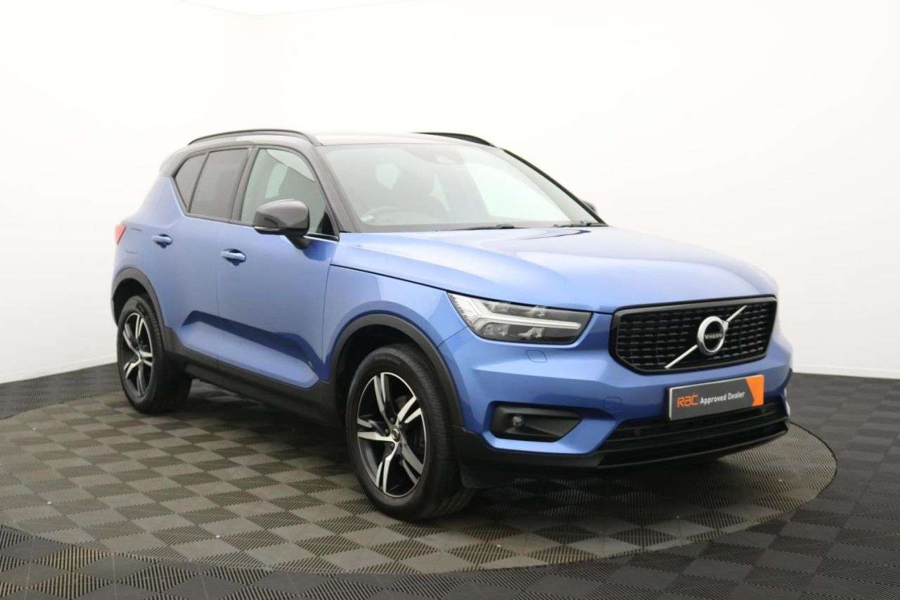 2019 VOLVO XC40 2019 VOLVO XC40