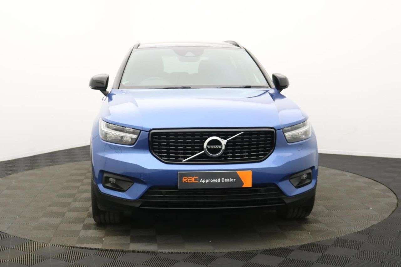 2019 VOLVO XC40 2019 VOLVO XC40