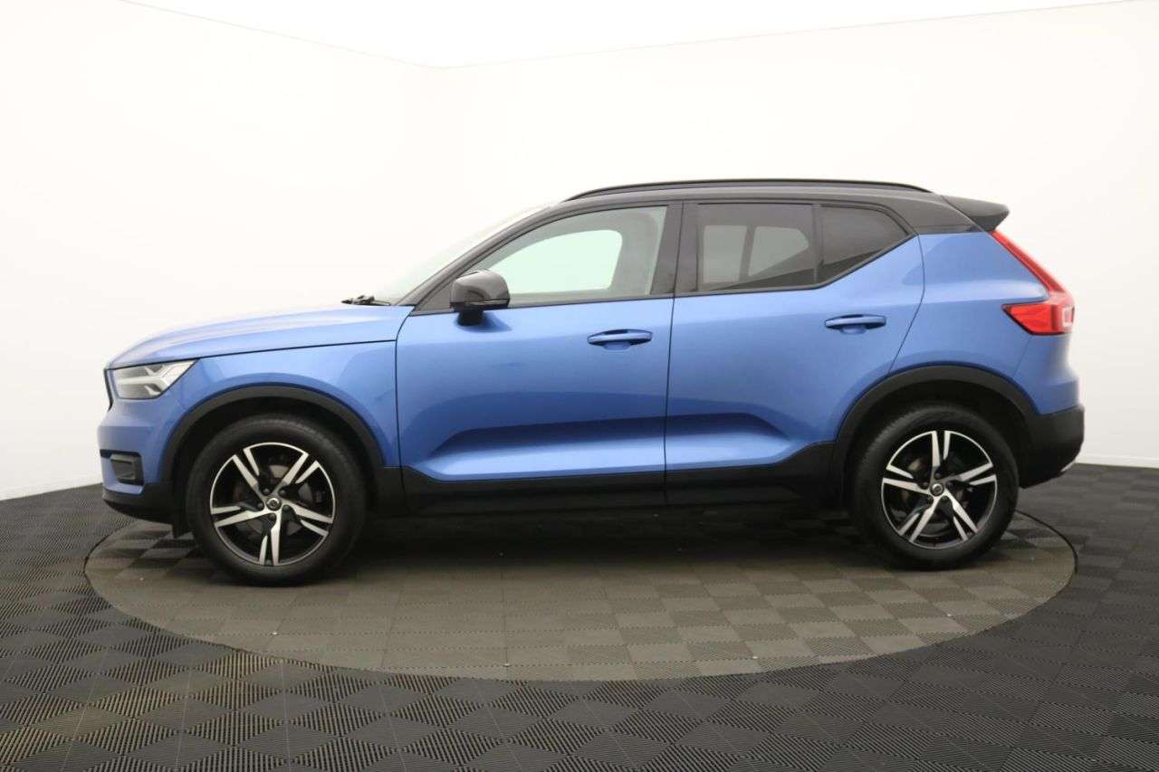 2019 VOLVO XC40 2019 VOLVO XC40