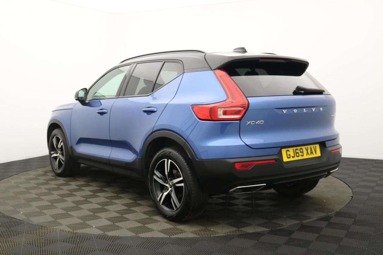 2019 VOLVO XC40 2019 VOLVO XC40