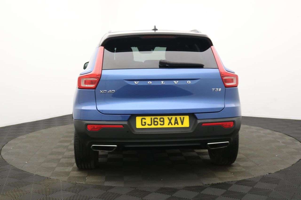 2019 VOLVO XC40 2019 VOLVO XC40