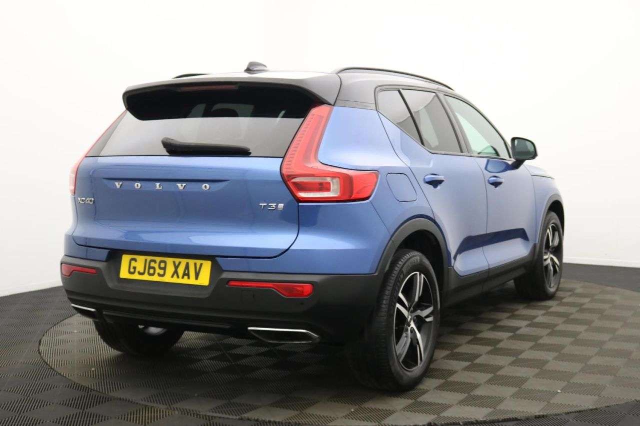 2019 VOLVO XC40 2019 VOLVO XC40