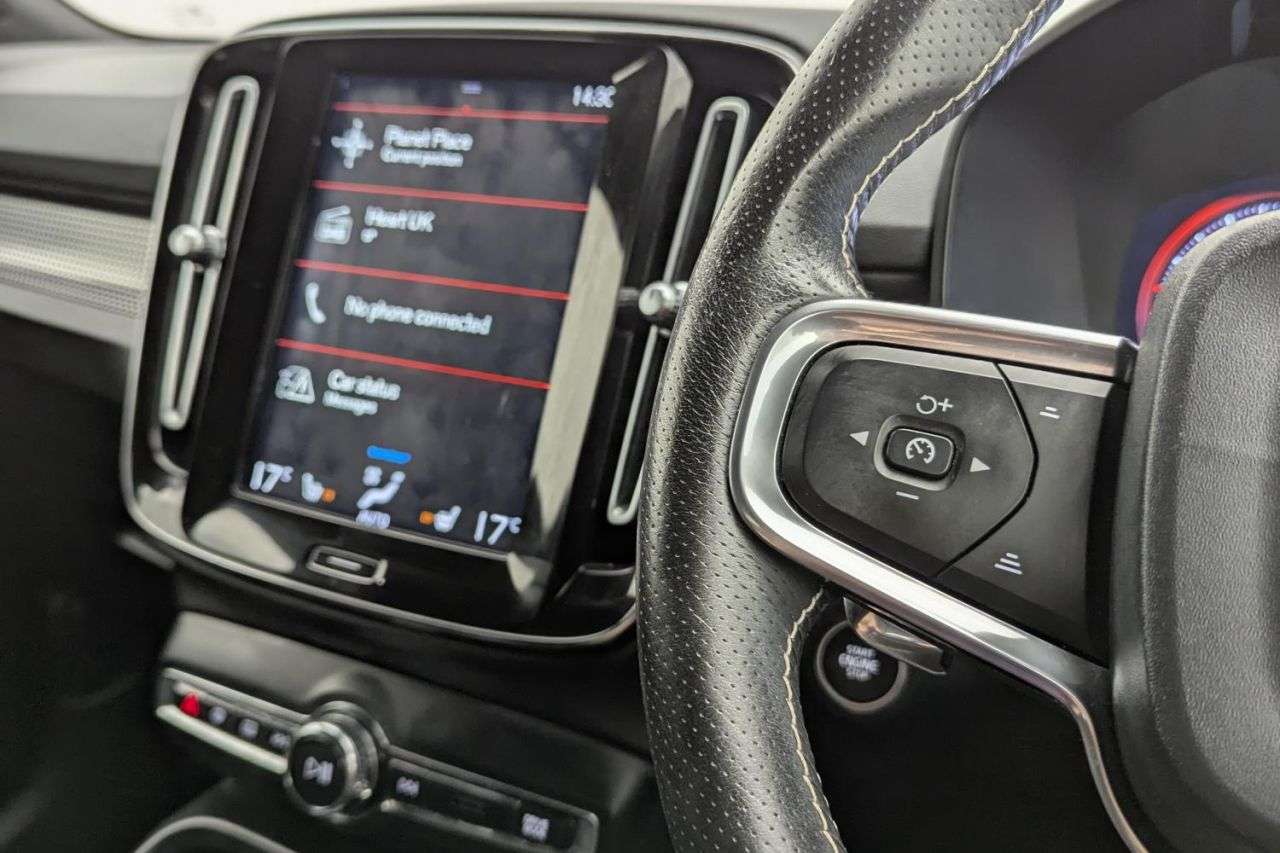 2019 VOLVO XC40 2019 VOLVO XC40