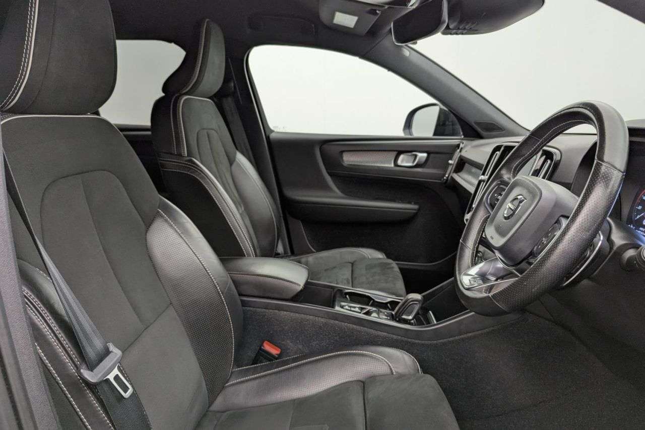 A 2019 VOLVO XC40 1.5 T3 R-Design SUV 5dr Petrol Auto Euro 6 (s/s) (163 ps) Award Winning 5 S A 2019 VOLVO XC40 1.5 T3 R-Design SUV 5dr Petrol Auto Euro 6 (s/s) (163 ps) Award Winning 5 S