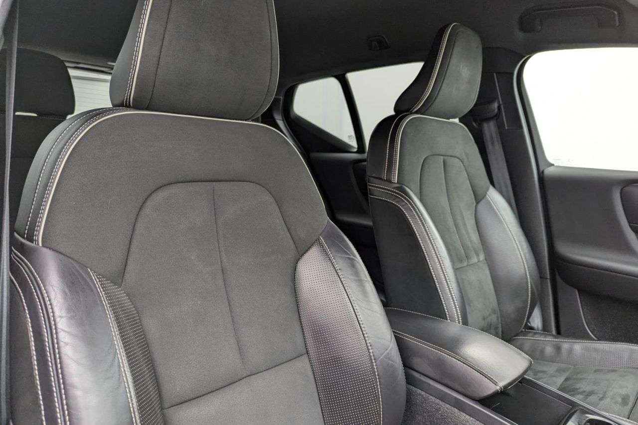 2019 VOLVO XC40 2019 VOLVO XC40