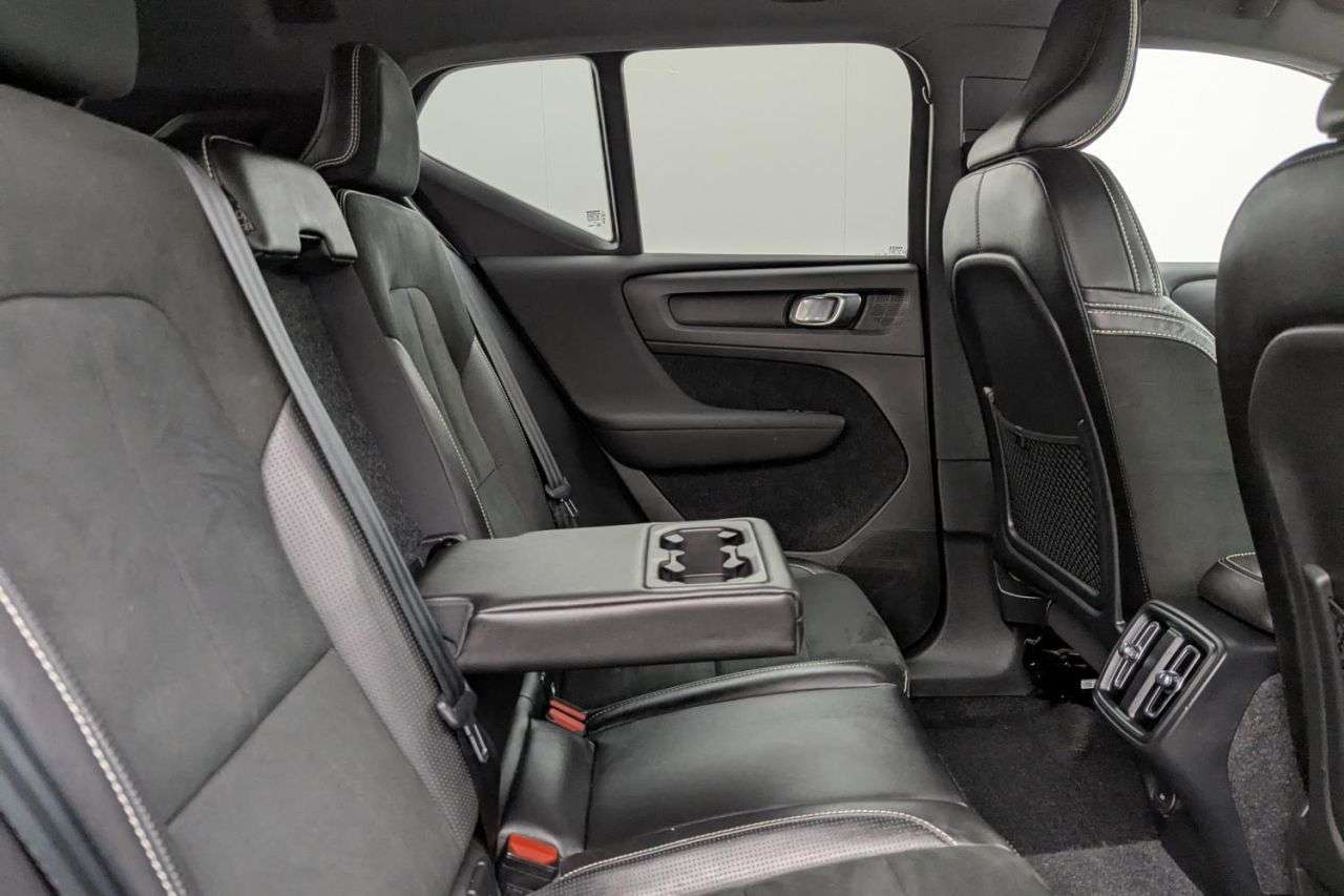 2019 VOLVO XC40 2019 VOLVO XC40