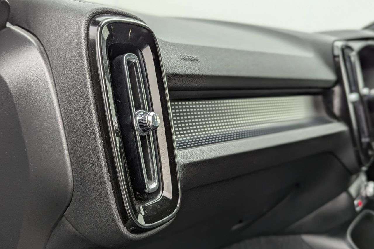 2019 VOLVO XC40 2019 VOLVO XC40