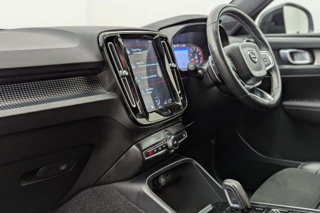 2019 VOLVO XC40 2019 VOLVO XC40