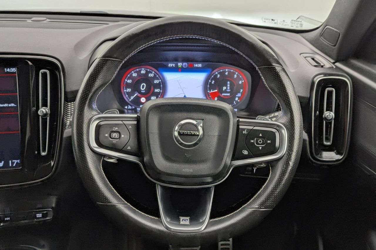 2019 VOLVO XC40 2019 VOLVO XC40