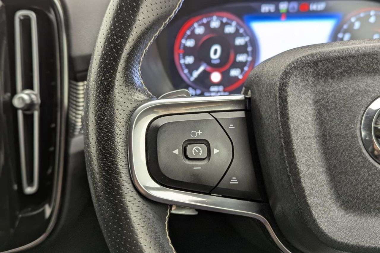 2019 VOLVO XC40 2019 VOLVO XC40