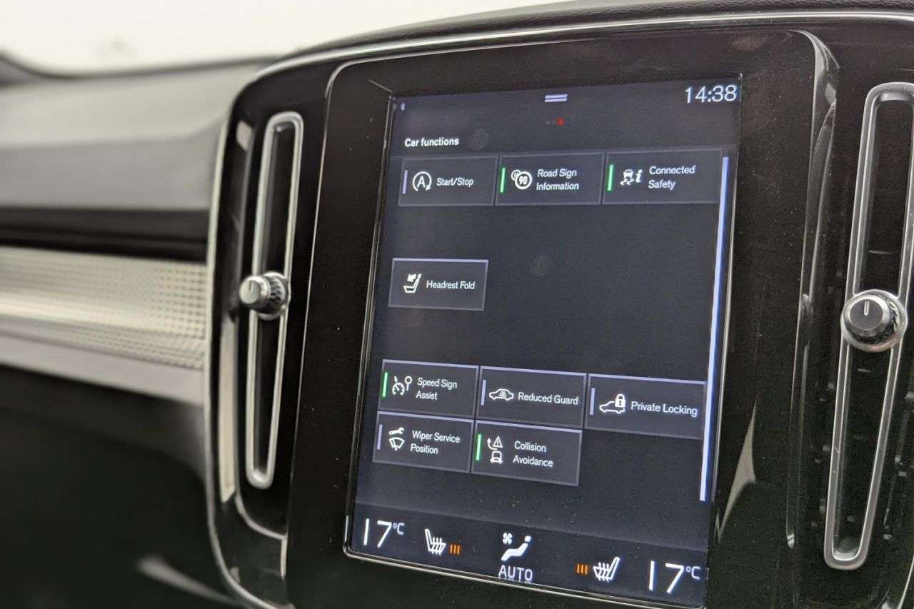 2019 VOLVO XC40 2019 VOLVO XC40