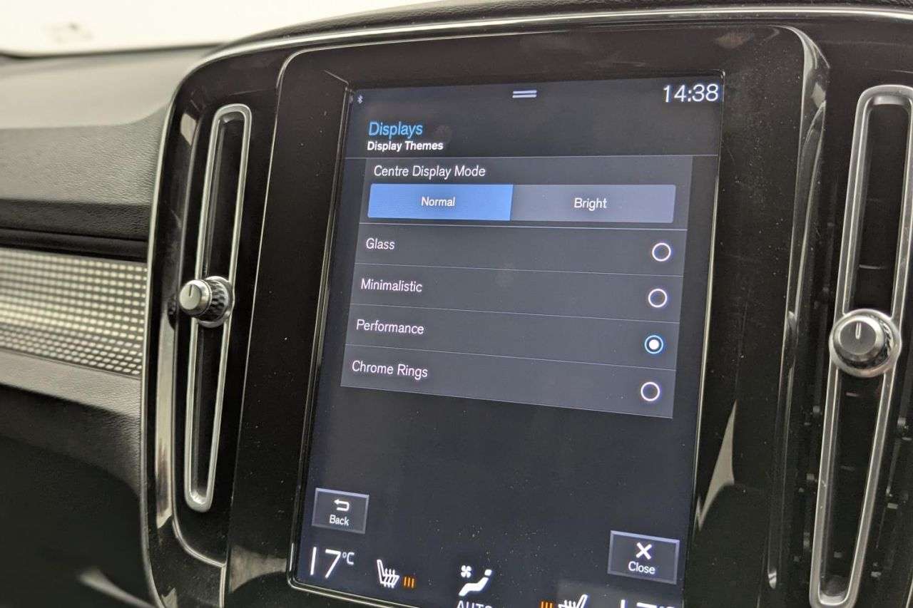 2019 VOLVO XC40 2019 VOLVO XC40