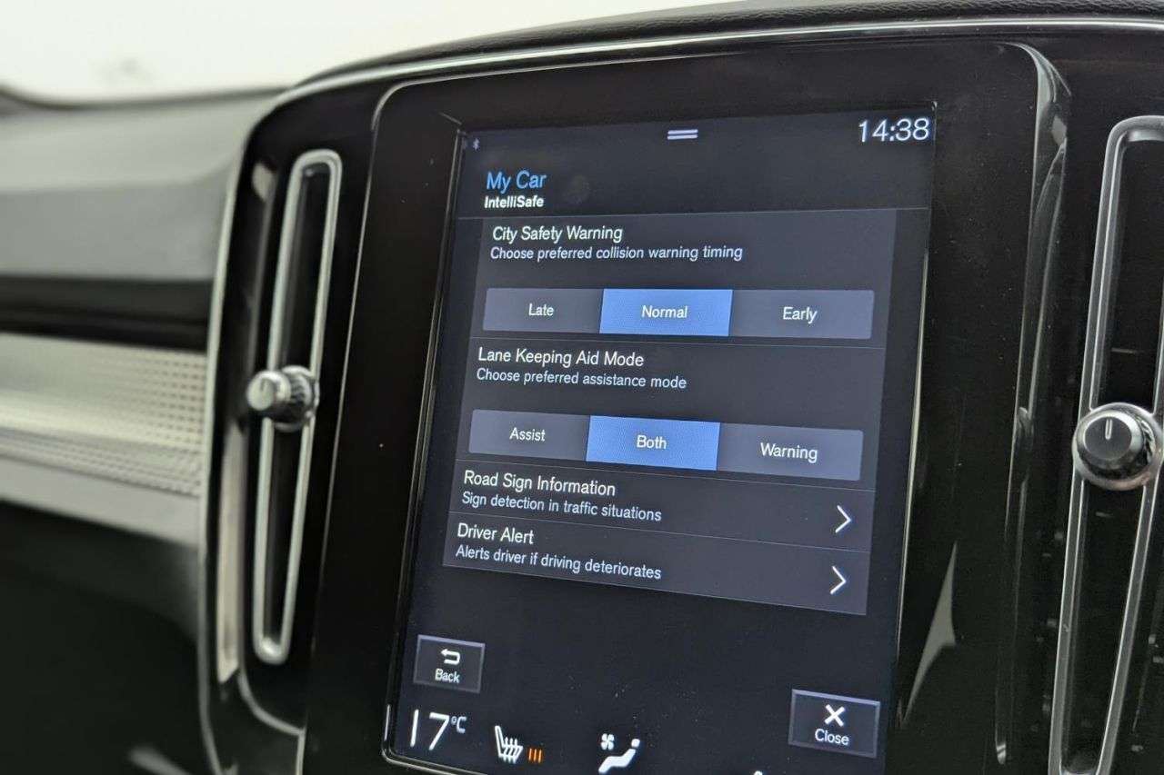 2019 VOLVO XC40 2019 VOLVO XC40