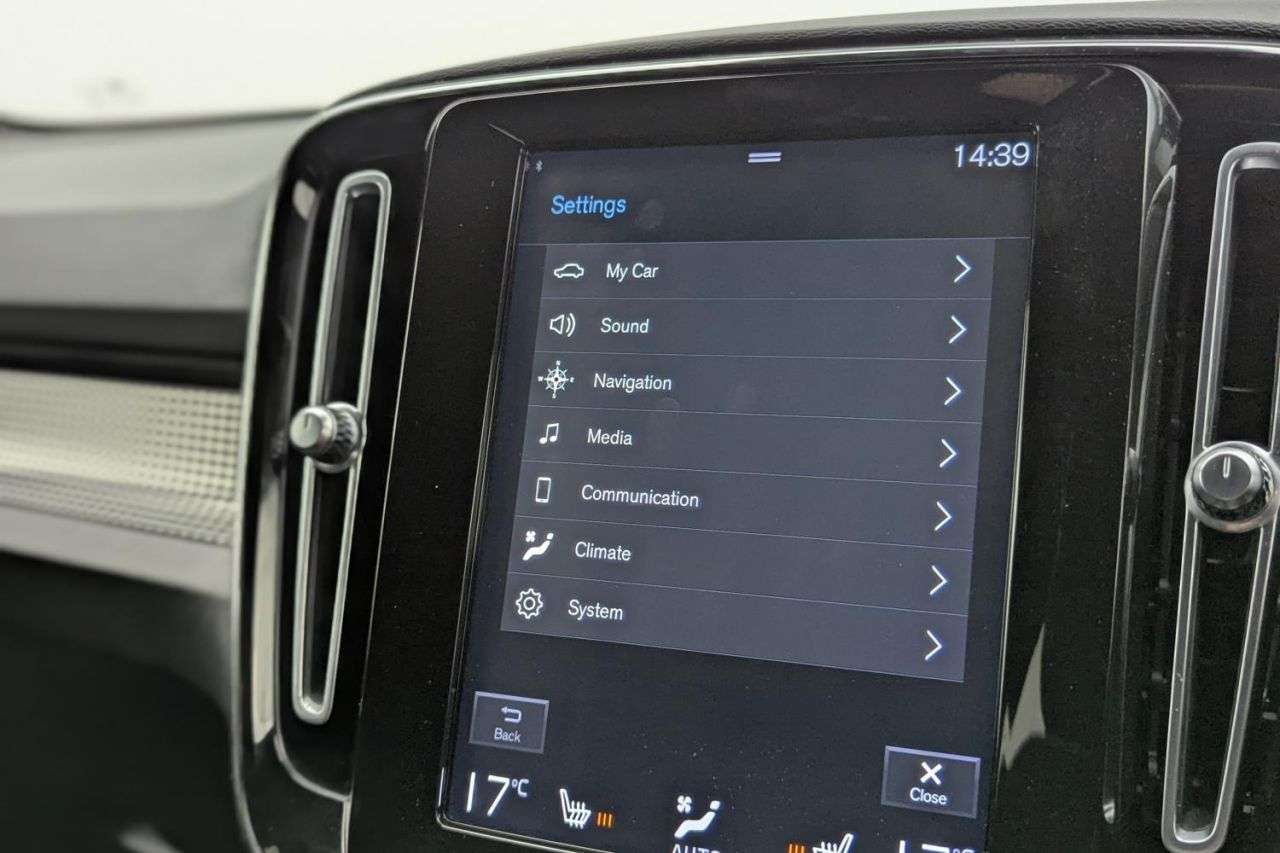 2019 VOLVO XC40 2019 VOLVO XC40