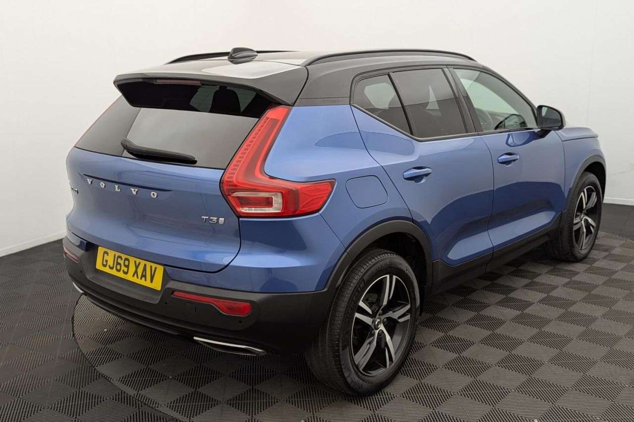2019 VOLVO XC40 2019 VOLVO XC40