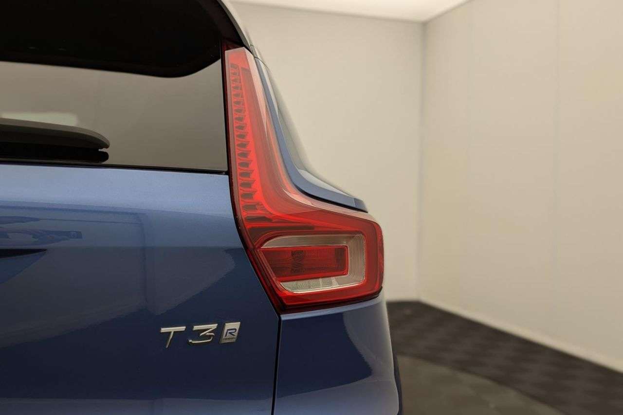 2019 VOLVO XC40 2019 VOLVO XC40