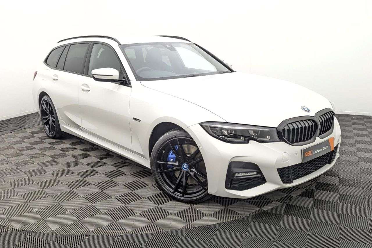 A 2022 BMW 3 SERIES 2.0 330e 12kWh M Sport Touring 5dr Petrol Plug-in Hybrid Auto Euro 6 (s/s) A 2022 BMW 3 SERIES 2.0 330e 12kWh M Sport Touring 5dr Petrol Plug-in Hybrid Auto Euro 6 (s/s)