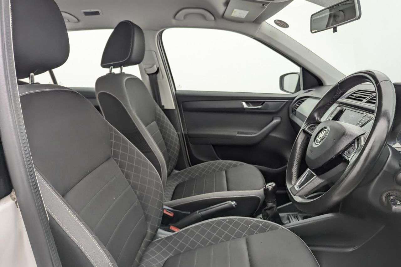 A 2019 SKODA FABIA 1.0 Colour Edition Hatchback 5dr Petrol Manual Euro 6 (s/s) (75 ps) Award W A 2019 SKODA FABIA 1.0 Colour Edition Hatchback 5dr Petrol Manual Euro 6 (s/s) (75 ps) Award W