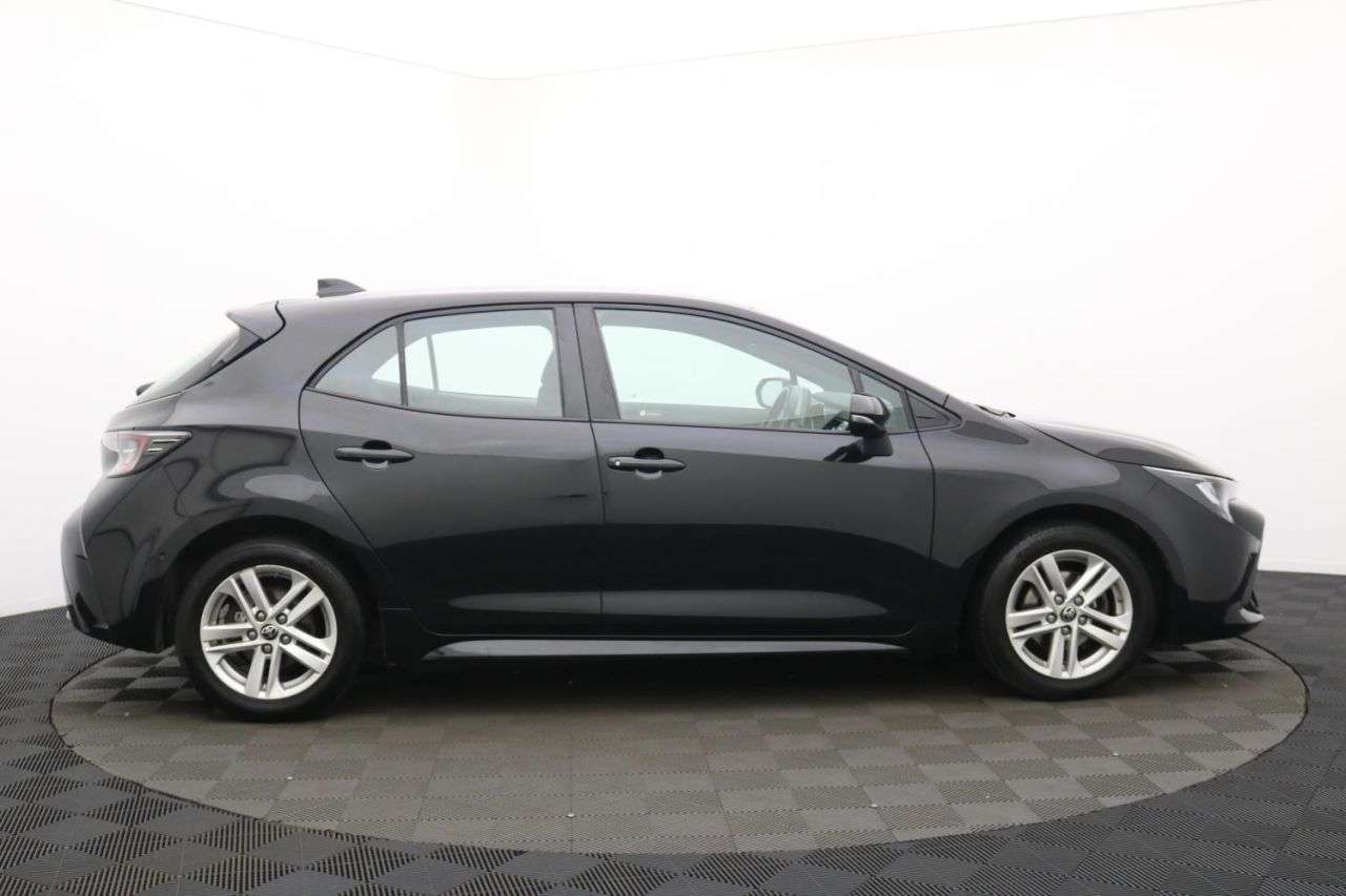 A 2022 TOYOTA COROLLA 1.8 VVT-h GPF Icon Tech Hatchback 5dr Petrol Hybrid CVT Euro 6 (s/s) (122 p A 2022 TOYOTA COROLLA 1.8 VVT-h GPF Icon Tech Hatchback 5dr Petrol Hybrid CVT Euro 6 (s/s) (122 p