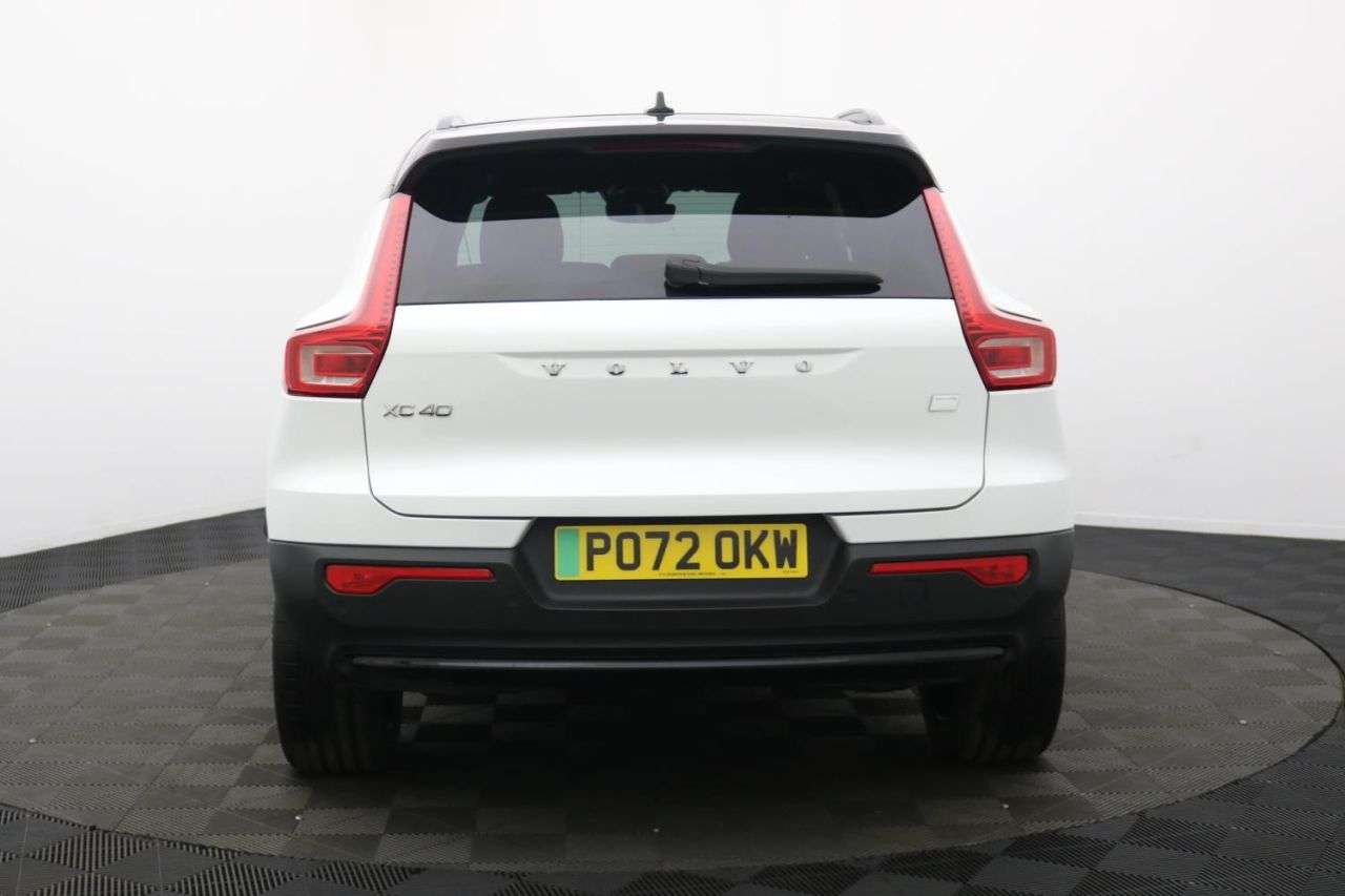 2022 VOLVO XC40 2022 VOLVO XC40