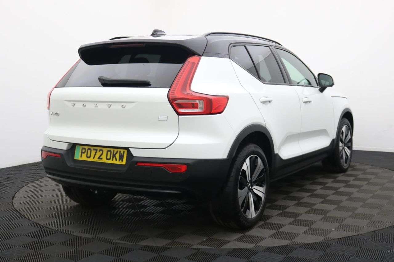 2022 VOLVO XC40 2022 VOLVO XC40