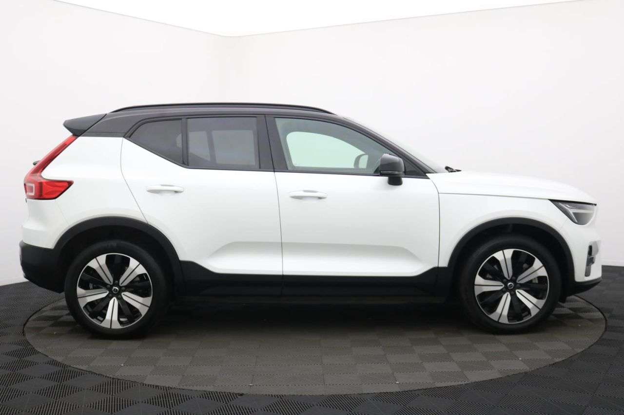2022 VOLVO XC40 2022 VOLVO XC40