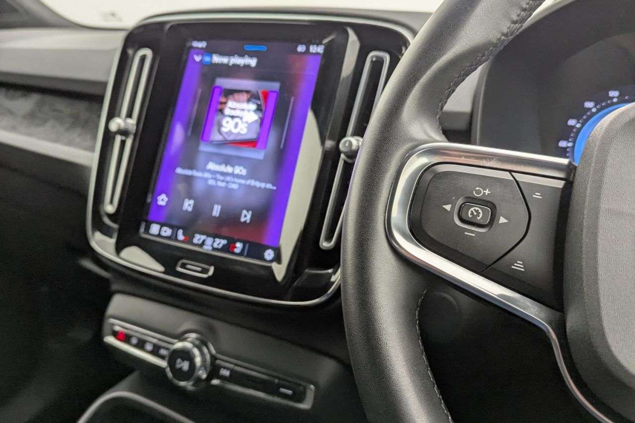 2022 VOLVO XC40 2022 VOLVO XC40