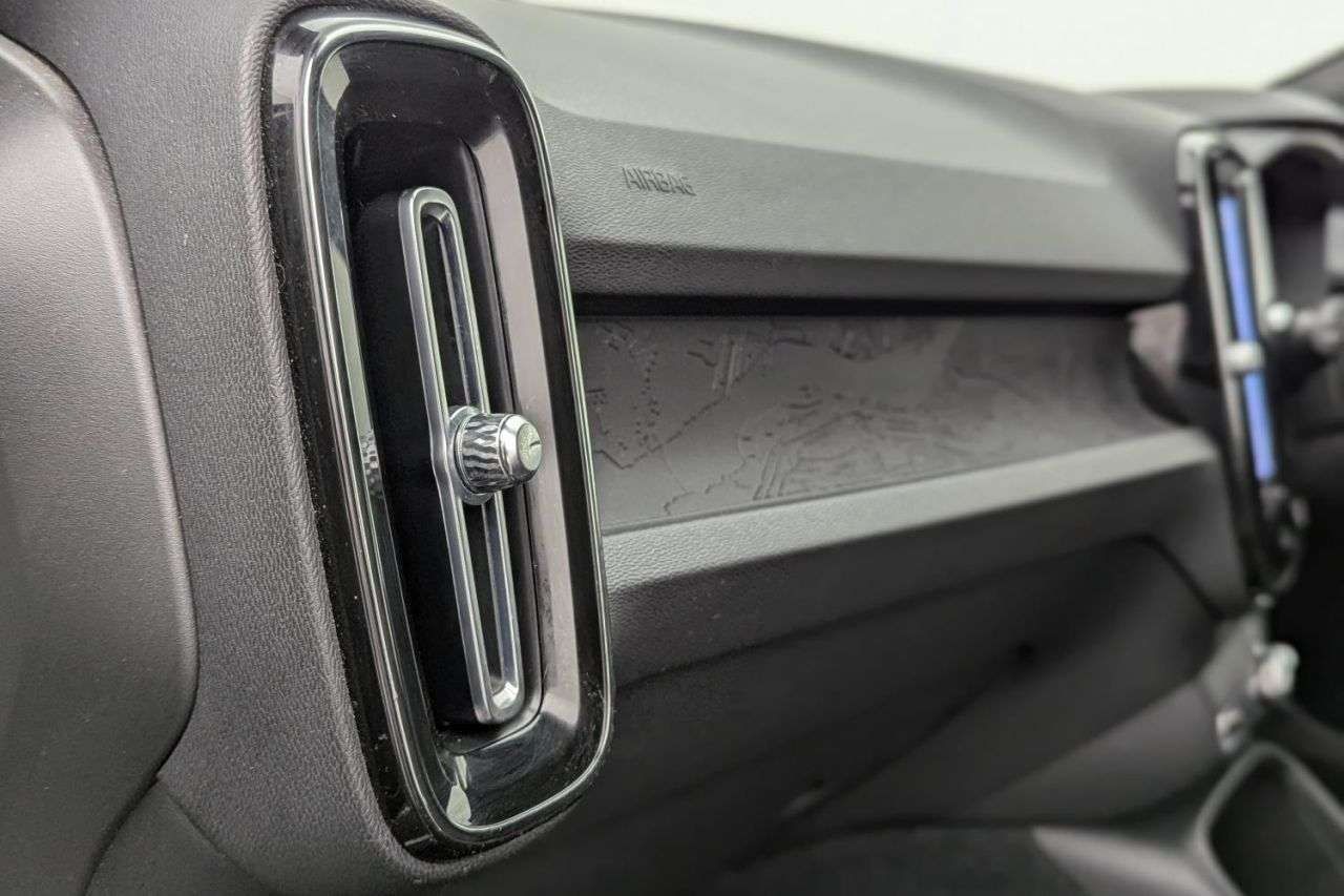 2022 VOLVO XC40 2022 VOLVO XC40