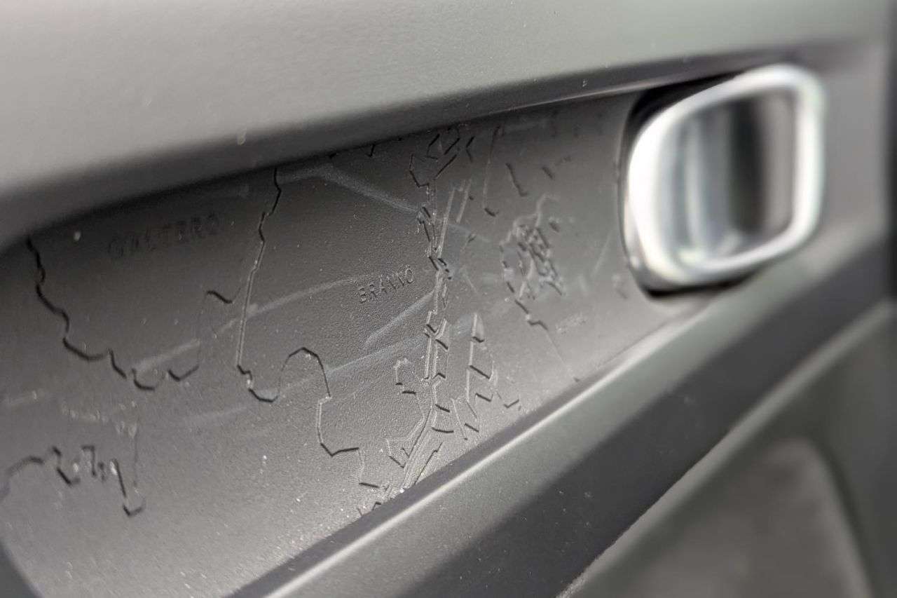 2022 VOLVO XC40 2022 VOLVO XC40