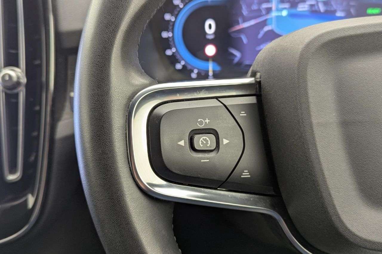 2022 VOLVO XC40 2022 VOLVO XC40