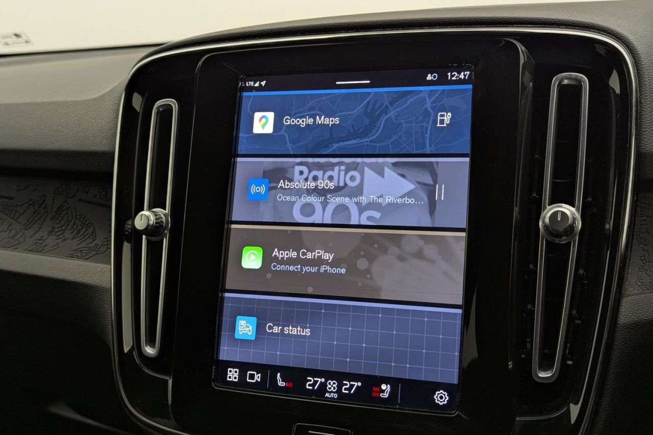 2022 VOLVO XC40 2022 VOLVO XC40