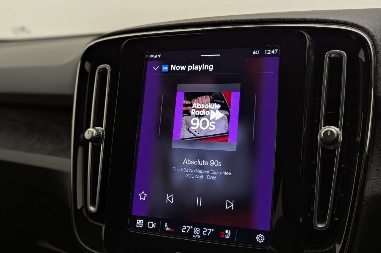 2022 VOLVO XC40 2022 VOLVO XC40