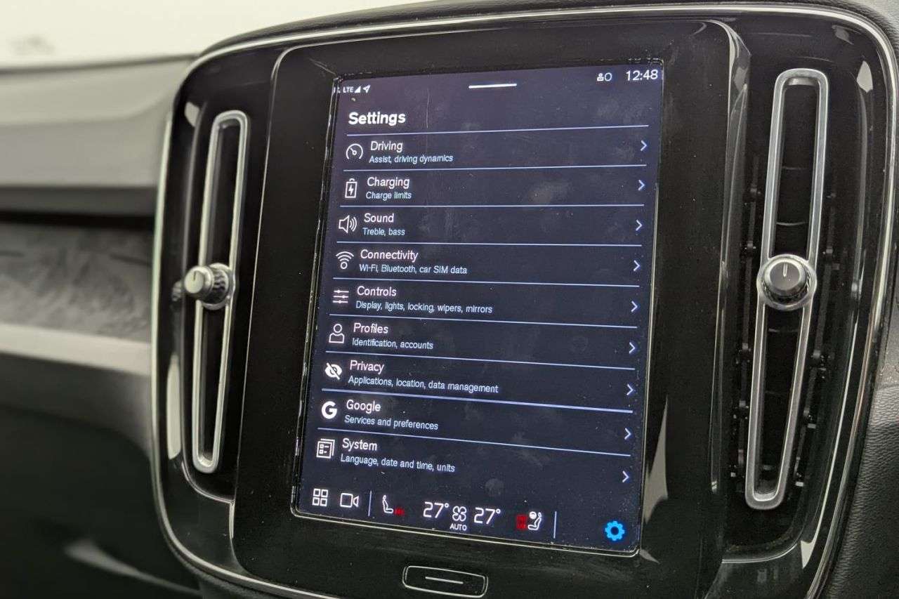 2022 VOLVO XC40 2022 VOLVO XC40