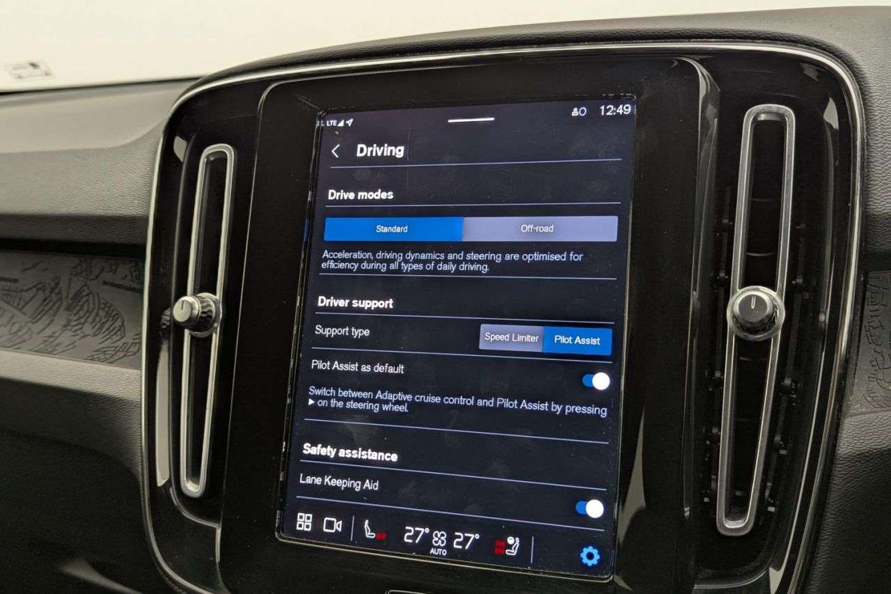 2022 VOLVO XC40 2022 VOLVO XC40