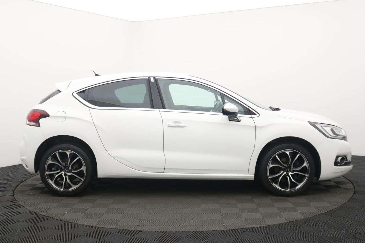 2017 DS AUTOMOBILES DS 4 2017 DS AUTOMOBILES DS 4