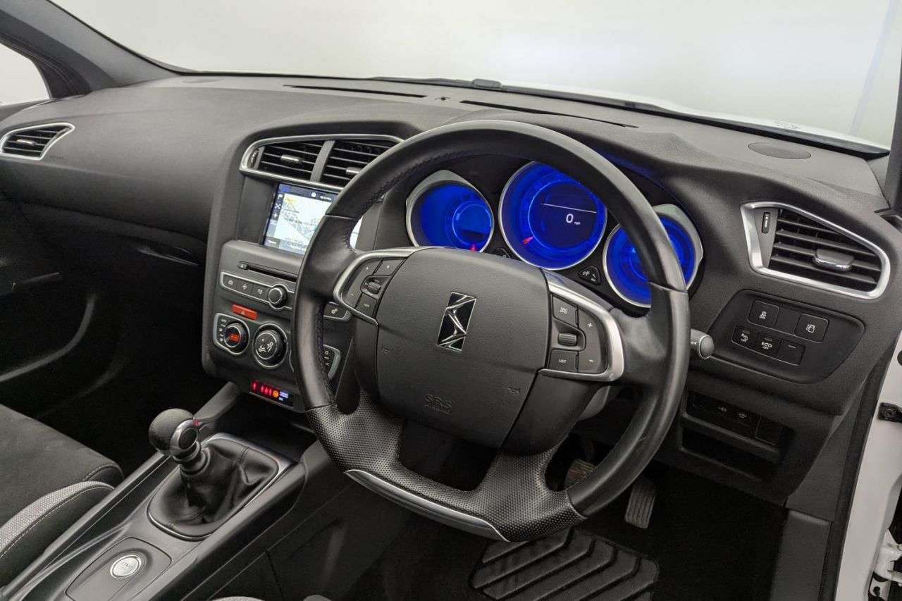 2017 DS AUTOMOBILES DS 4 2017 DS AUTOMOBILES DS 4