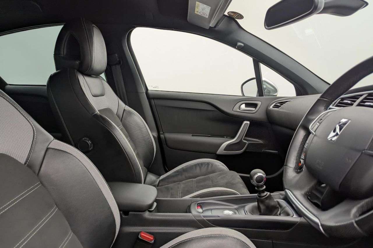 2017 DS AUTOMOBILES DS 4 2017 DS AUTOMOBILES DS 4