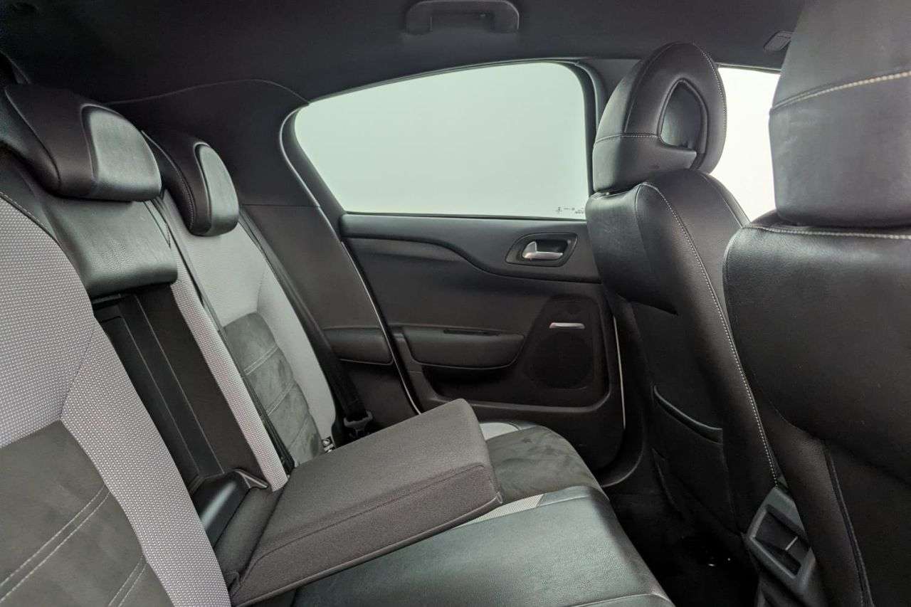 2017 DS AUTOMOBILES DS 4 2017 DS AUTOMOBILES DS 4