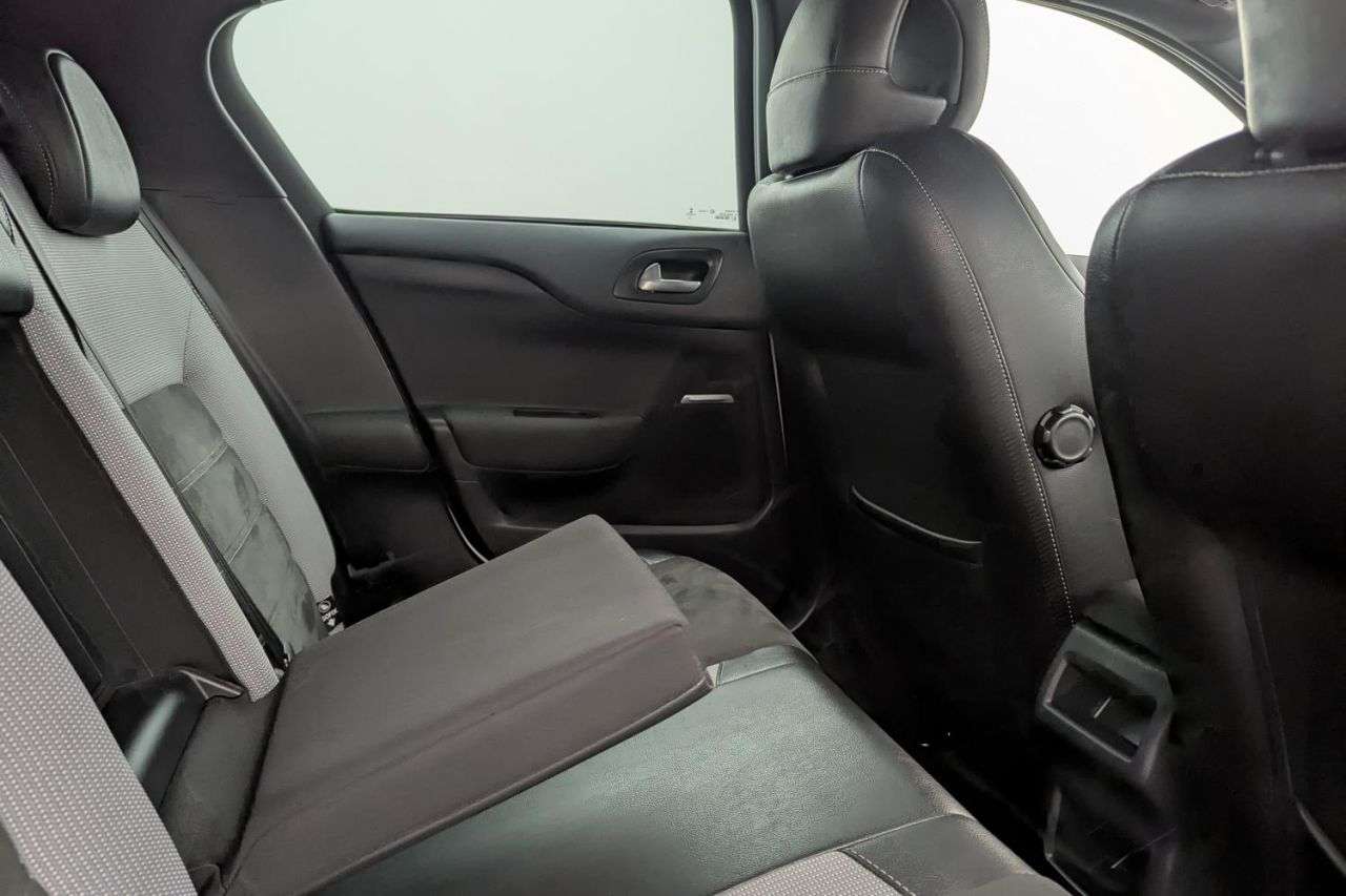 2017 DS AUTOMOBILES DS 4 2017 DS AUTOMOBILES DS 4